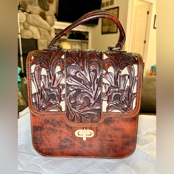 Hand tooled leather crossbody purse - Picture 3 of 10